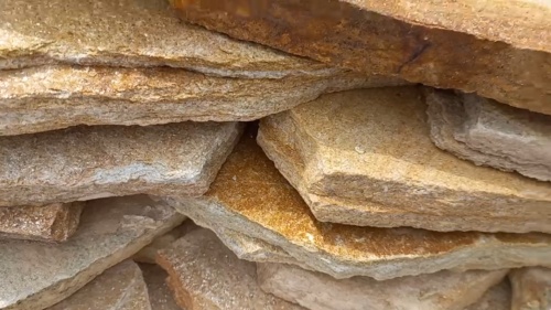 Плитняк златолит жёлтый золотистый для отмостки купить в Верхнем Уфалее