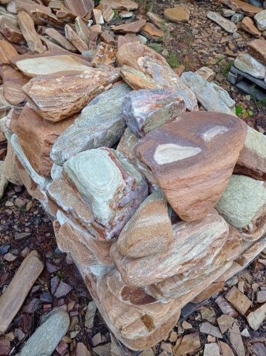 Златолит жёлтый, жёлто-зелёный глыбки и валуны для ланшафтного дизайна купить в Верхнем Уфалее