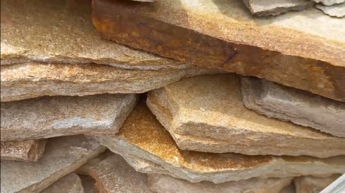 Плитняк златолит жёлтый золотистый для отмостки купить в Верхнем Уфалее