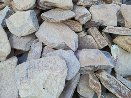 Златолит жёлтый, жёлто-зелёный глыбки и валуны для ланшафтного дизайна купить в Верхнем Уфалее