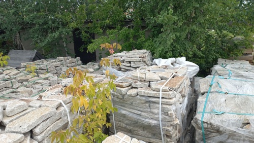 Плитняк галтованный гранитный для ландшафтного дизайна купить в Верхнем Уфалее