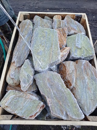 Златолит жёлтый, жёлто-зелёный глыбки и валуны для ланшафтного дизайна купить в Верхнем Уфалее