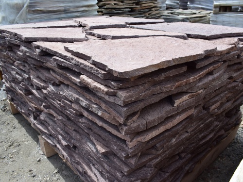 Плитняк лемезит бордовый для облицовки цоколя 20-25 мм  купить в Верхнем Уфалее