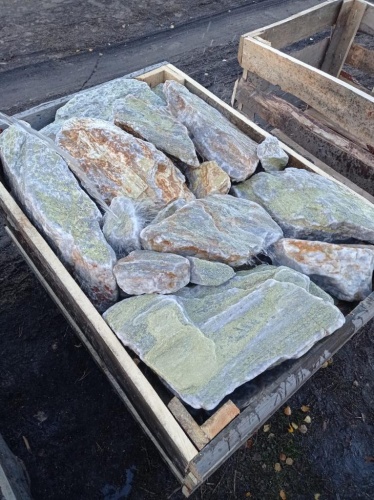 Златолит жёлтый, жёлто-зелёный глыбки и валуны для ланшафтного дизайна купить в Верхнем Уфалее