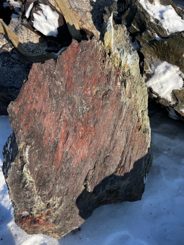 Ландшафтные глыбы красно-фиолетовые 200-1000 килограмм купить в Верхнем Уфалее