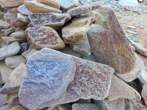 Златолит жёлтый, жёлто-зелёный глыбки и валуны для ланшафтного дизайна купить в Верхнем Уфалее