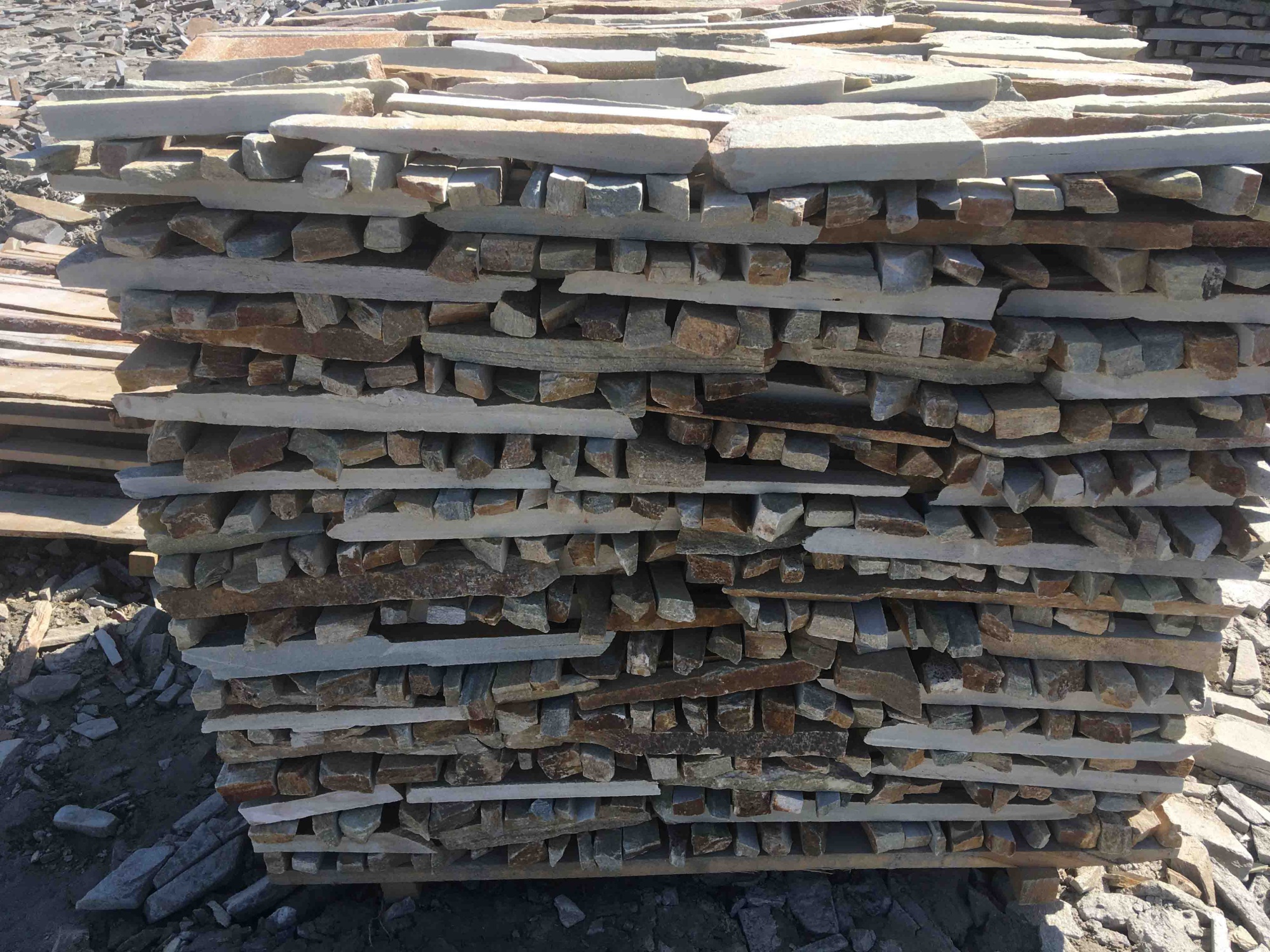 Горбушка златолит золотистый для облицовки купить в Верхнем Уфалее