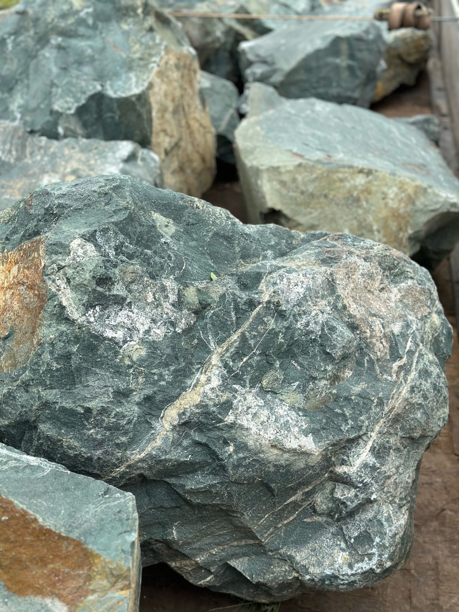 Камни для ландшафтного дизайна зелёные 10-60 килограмм купить в Верхнем Уфалее