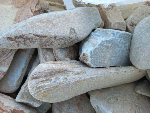 Златолит жёлтый, жёлто-зелёный глыбки и валуны для ланшафтного дизайна купить в Верхнем Уфалее