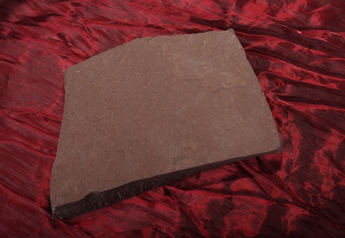 Плитняк лемезит бордовый для цоколя 1,5-2 см купить в Верхнем Уфалее