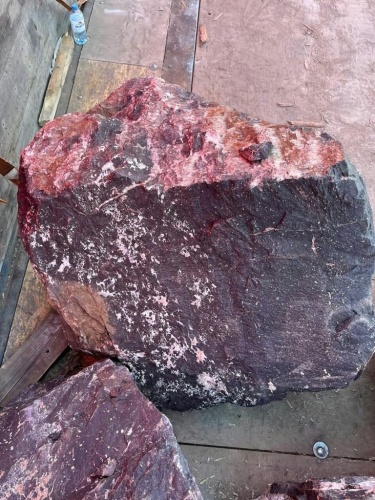 Камни для ландшафтного дизайна красно-фиолетовые 10-60 килограмм купить в Верхнем Уфалее