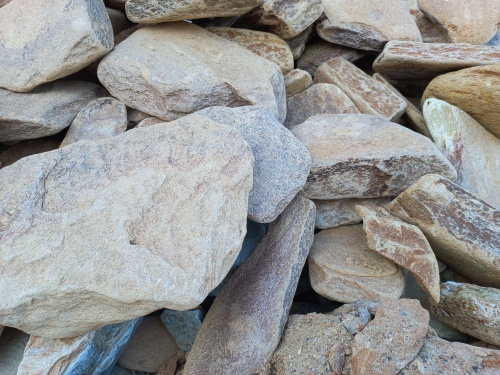 Златолит жёлтый, жёлто-зелёный глыбки и валуны для ланшафтного дизайна купить в Верхнем Уфалее