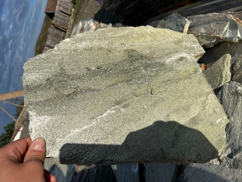 Плитняк златолит зелёный для цоколя, отмостки купить в Верхнем Уфалее