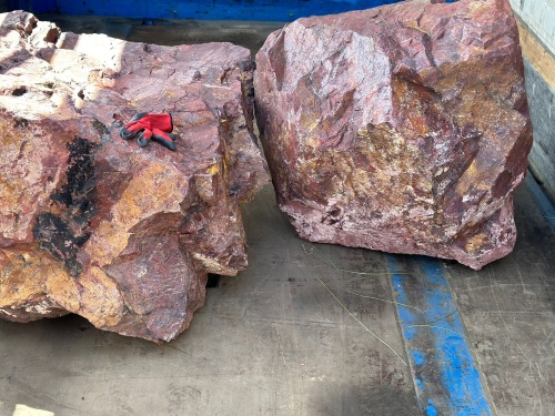 Ландшафтные глыбы красно-фиолетовые 200-1000 килограмм купить в Верхнем Уфалее