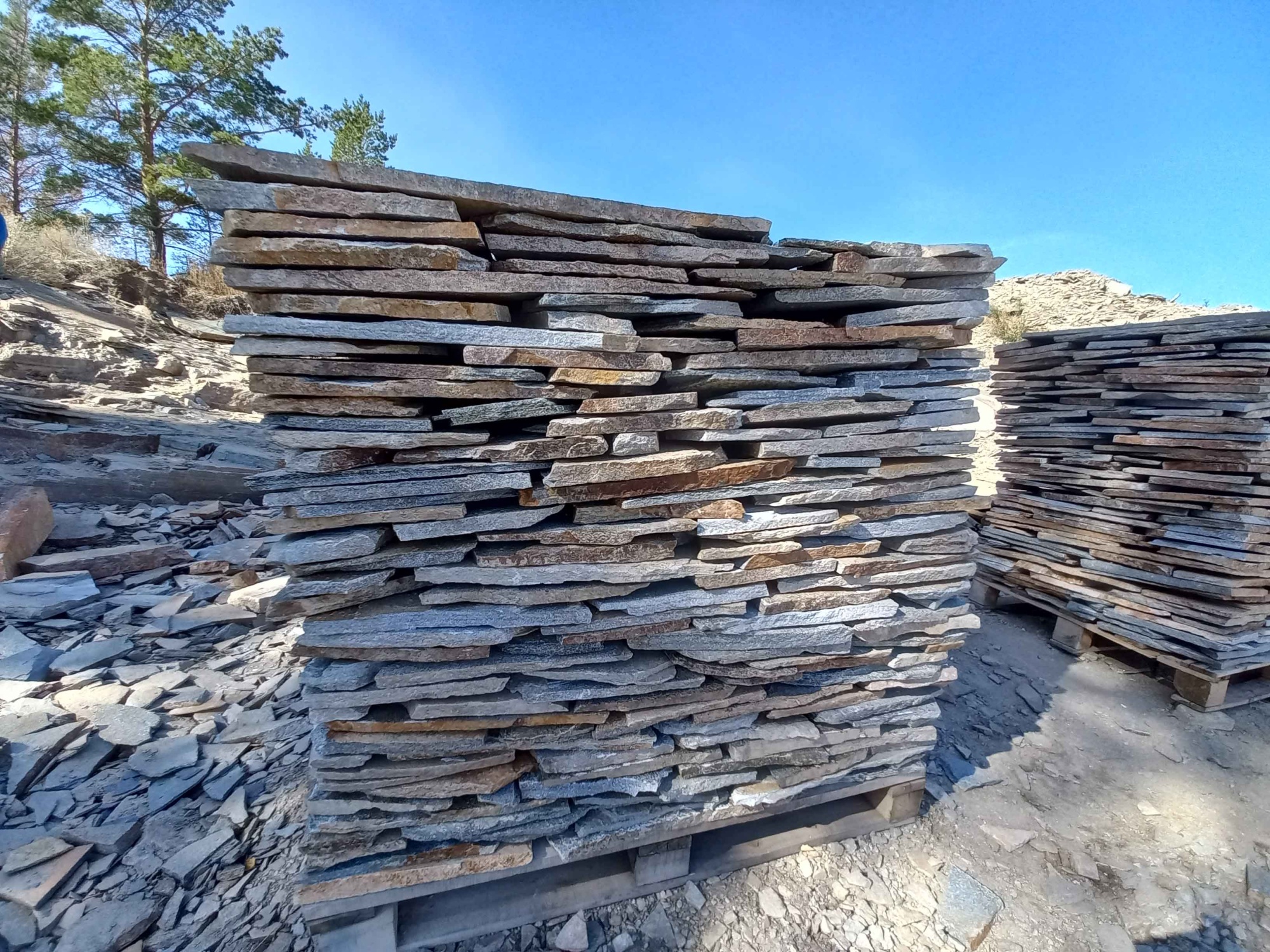 Плитняк златолит серебристый для фасада купить в Верхнем Уфалее