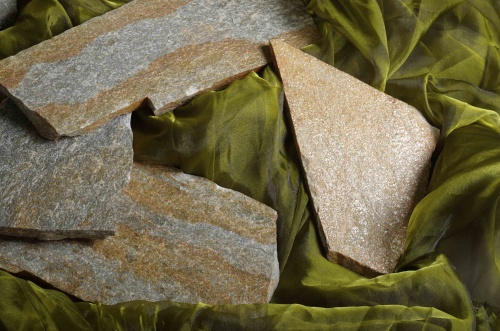 Плитняк златолит Уральский для цоколя, отмостки купить в Верхнем Уфалее