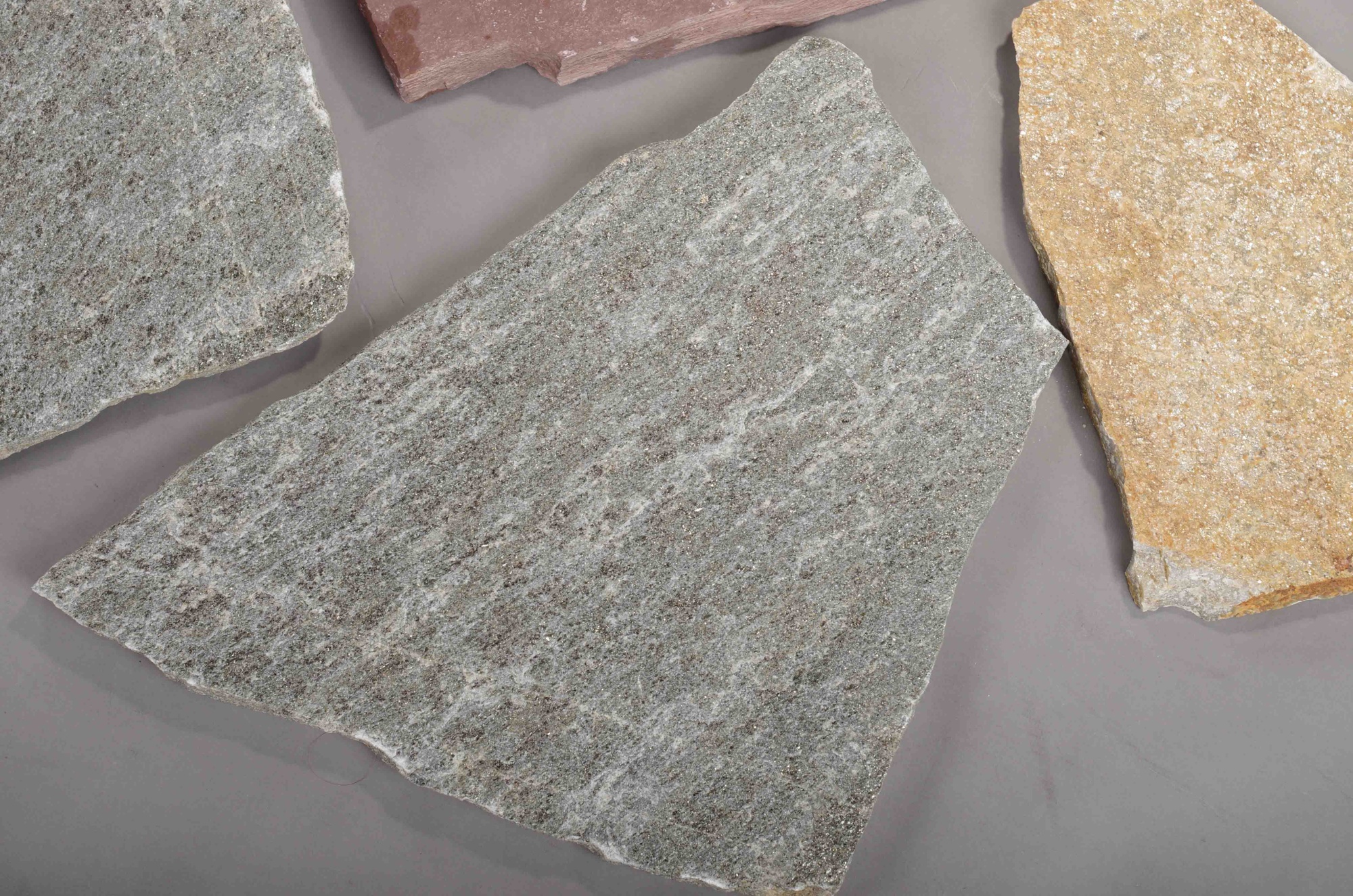 Плитняк златолит Уральский  для фасада купить в Верхнем Уфалее