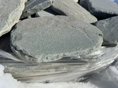 Плитняк златолит зелёный галтованный для мощения на бетон купить в Верхнем Уфалее